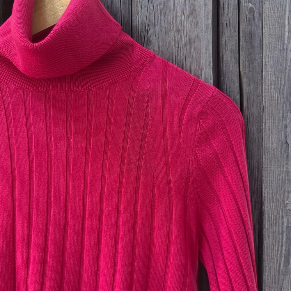 NWT Banana Republic Women’s Fuchsia Ribbed Lightweight Turtleneck! Medium! NEW! - Picture 7 of 9